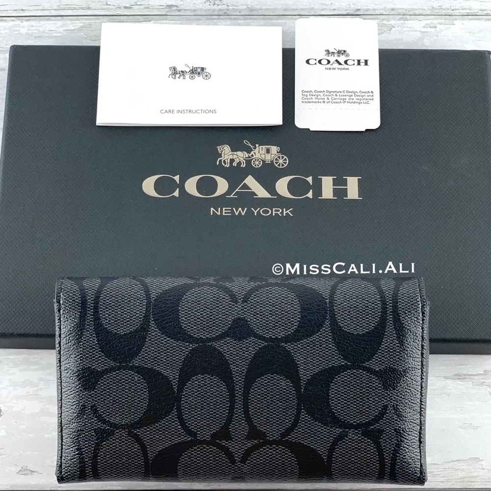 NWT COACH Wallet Signature Leather Phone Card Holder